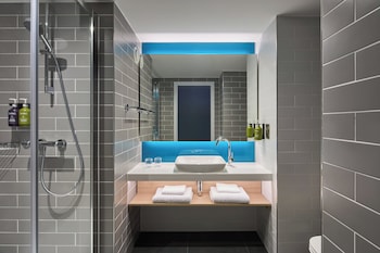 holiday inn express london limehouse by ihg