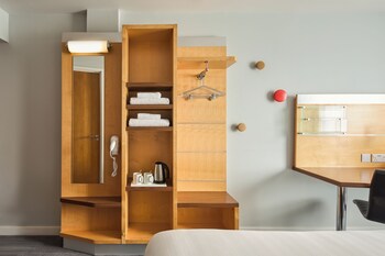 holiday inn express london limehouse by ihg