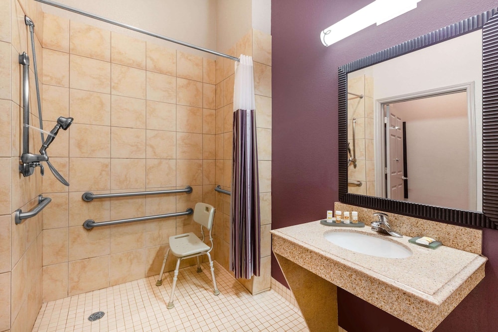 La Quinta Inn & Suites By Wyndham Lumberton,Evadale>>Beaumont,2.5 star