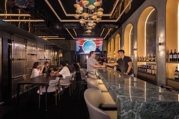cube social boutique capsule hotel boat quay