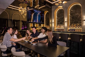 cube social boutique capsule hotel boat quay