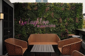 cube social boutique capsule hotel boat quay