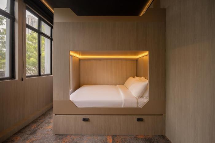 cube social boutique capsule hotel boat quay