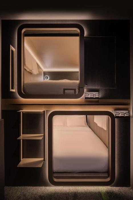 cube social boutique capsule hotel boat quay