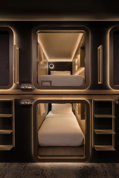 cube social boutique capsule hotel boat quay