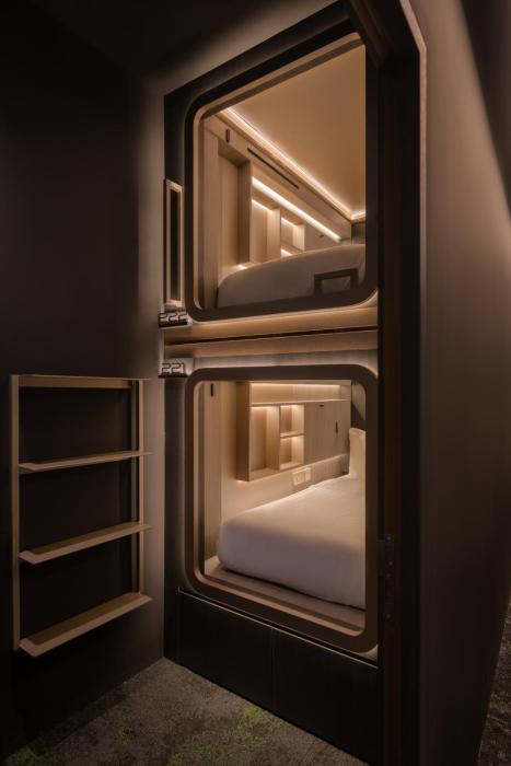 cube social boutique capsule hotel boat quay