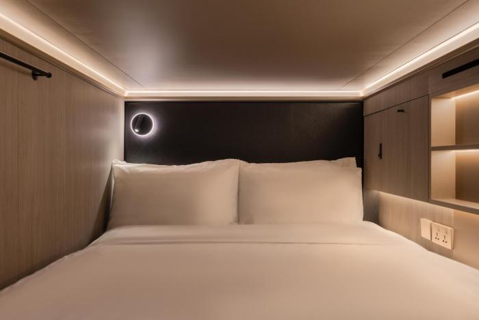 cube social boutique capsule hotel boat quay