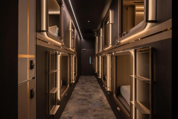 cube social boutique capsule hotel boat quay