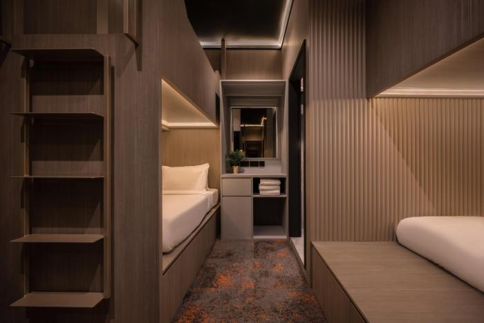 cube social boutique capsule hotel boat quay