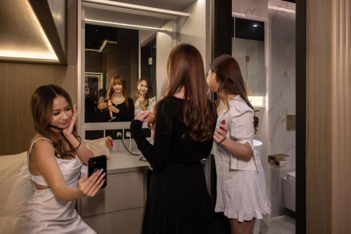 cube social boutique capsule hotel boat quay