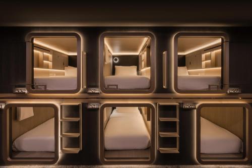 cube social boutique capsule hotel boat quay