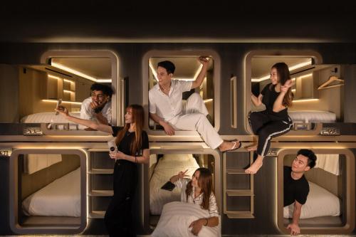 cube social boutique capsule hotel boat quay