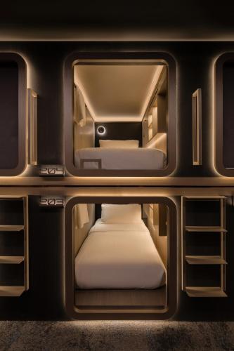cube social boutique capsule hotel boat quay