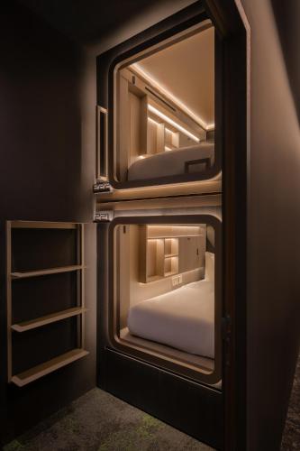 cube social boutique capsule hotel boat quay
