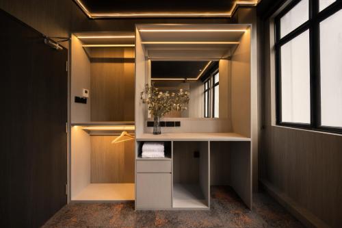 cube social boutique capsule hotel boat quay
