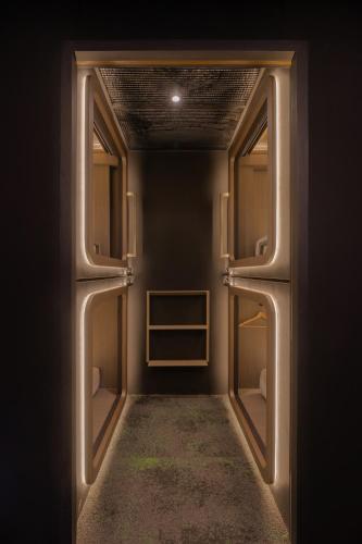 cube social boutique capsule hotel boat quay