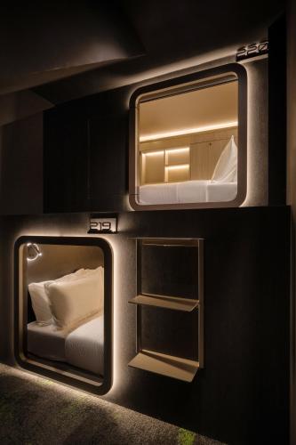 cube social boutique capsule hotel boat quay