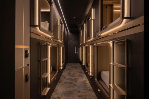 cube social boutique capsule hotel boat quay