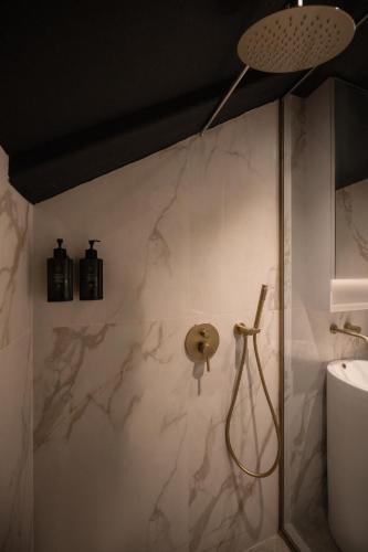cube social boutique capsule hotel boat quay