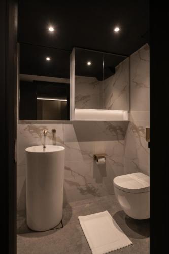 cube social boutique capsule hotel boat quay