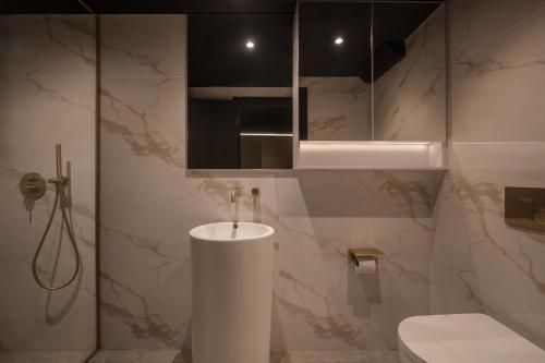 cube social boutique capsule hotel boat quay