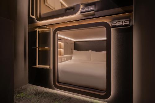 cube social boutique capsule hotel boat quay
