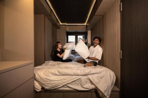 cube social boutique capsule hotel boat quay