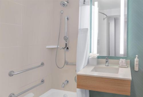 hilton garden inn queens jfk airport