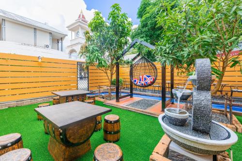 marco polo phuket poshtel