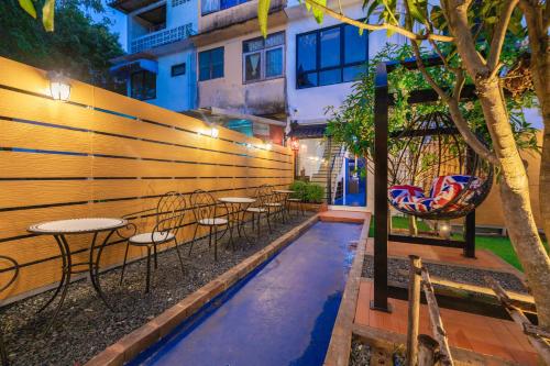 marco polo phuket poshtel