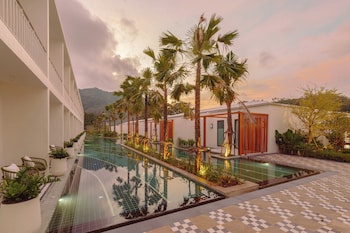 sugar marina resort lagoon villas naiyang beach