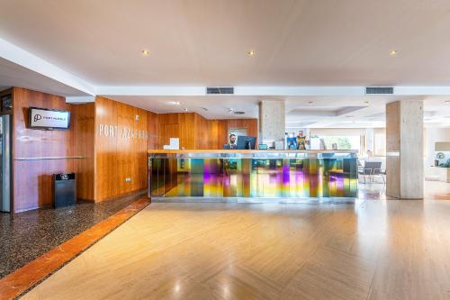 port azafata valencia hotel