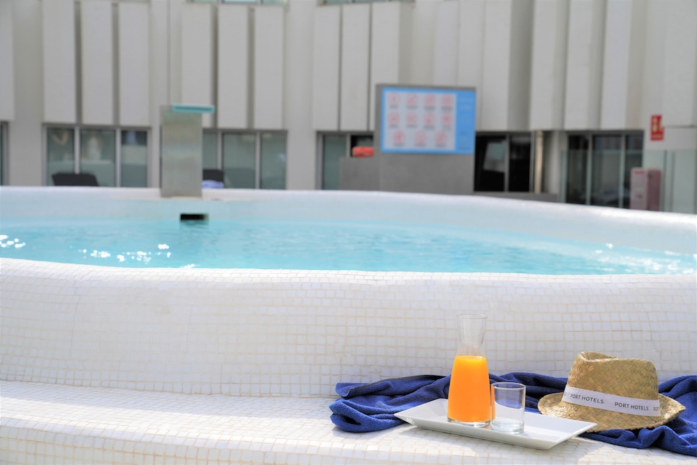 port azafata valencia hotel