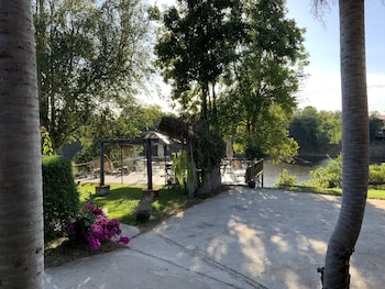 Morocco Blue Cafe By Chilong River Farm,,4 star