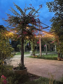 Morocco Blue Cafe By Chilong River Farm,,4 star