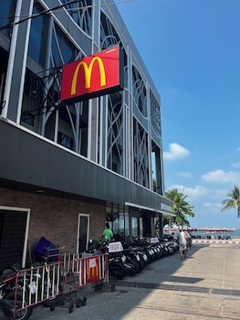 Pj Hostel & Bar,,3 star