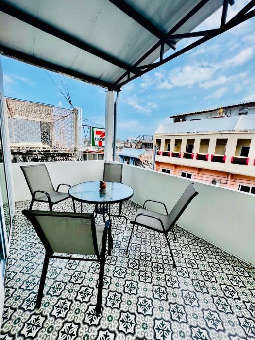 pj hostel and bar