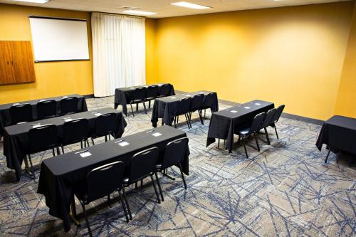 holiday inn express hotel and suites harrisburg west by ihg