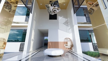 b2 udon premier hotel