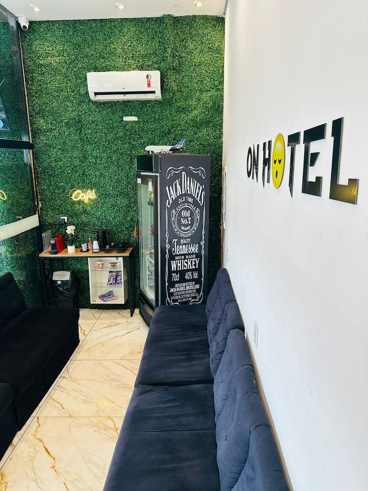 on hostel premium com traslado e cafe