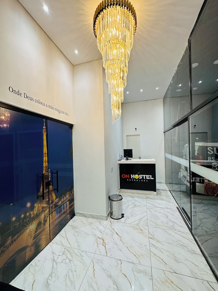 on hostel premium com traslado e cafe