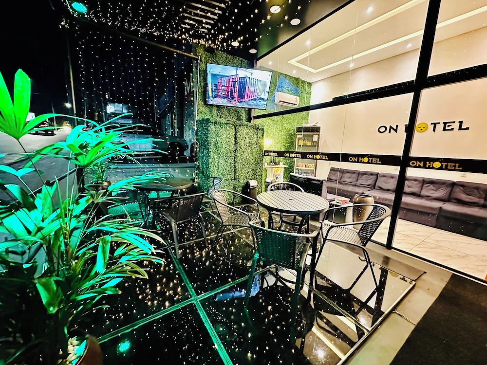 on hostel premium com traslado e cafe