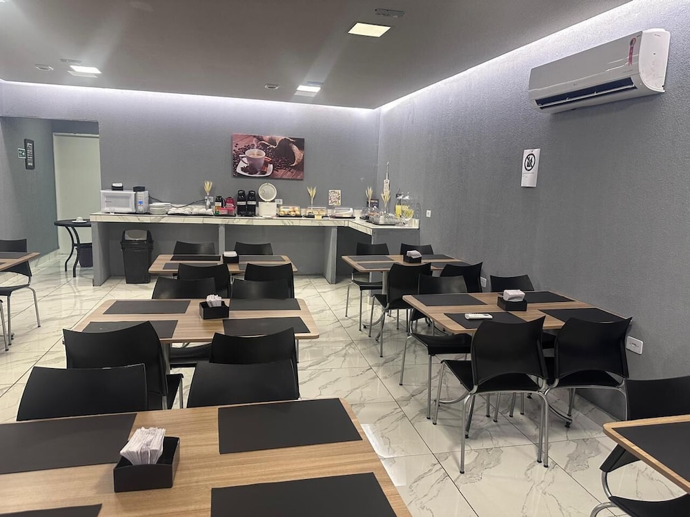 on hostel premium com traslado e cafe