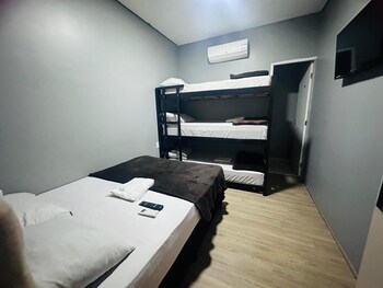 on hostel premium com traslado e cafe