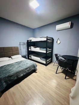 on hostel premium com traslado e cafe