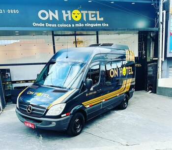 on hostel premium com traslado e cafe