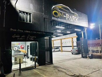 on hostel premium com traslado e cafe