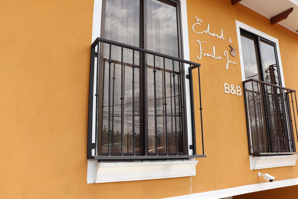 edward and familia inn