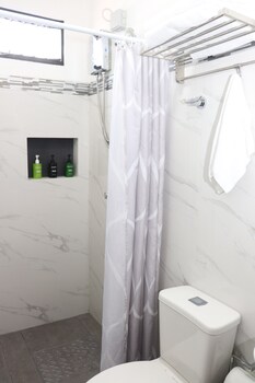 edward and familia inn