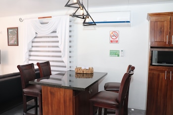 edward and familia inn